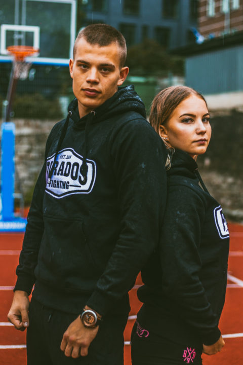 "PIRADOS FIGHTING" -HUPPARI, MUSTA